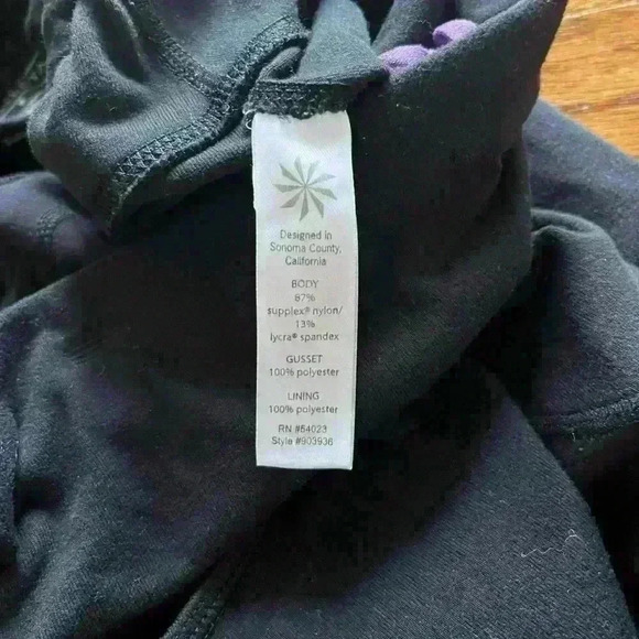 ATHLETA BALANCE WIDE CROP - BLACK  - SMALL - Picture 9 of 9